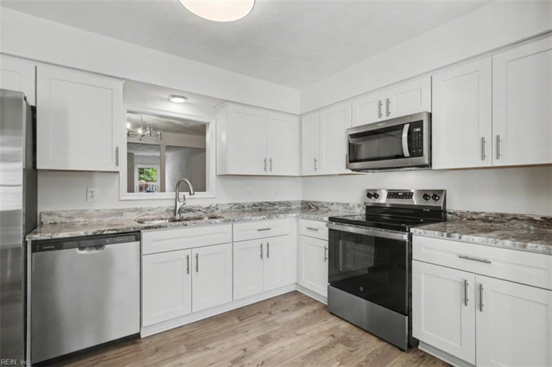 Photo 17 of 32 residential for sale in Hampton virginia