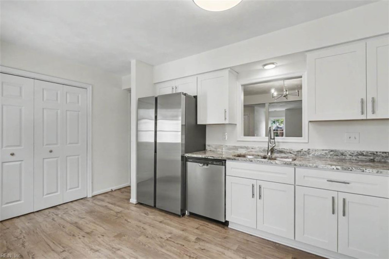 Photo 18 of 32 residential for sale in Hampton virginia