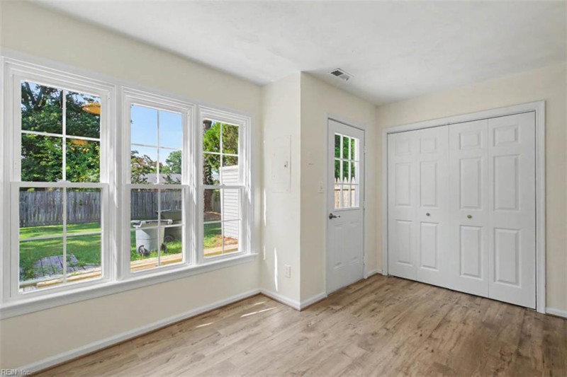 Photo 19 of 32 residential for sale in Hampton virginia