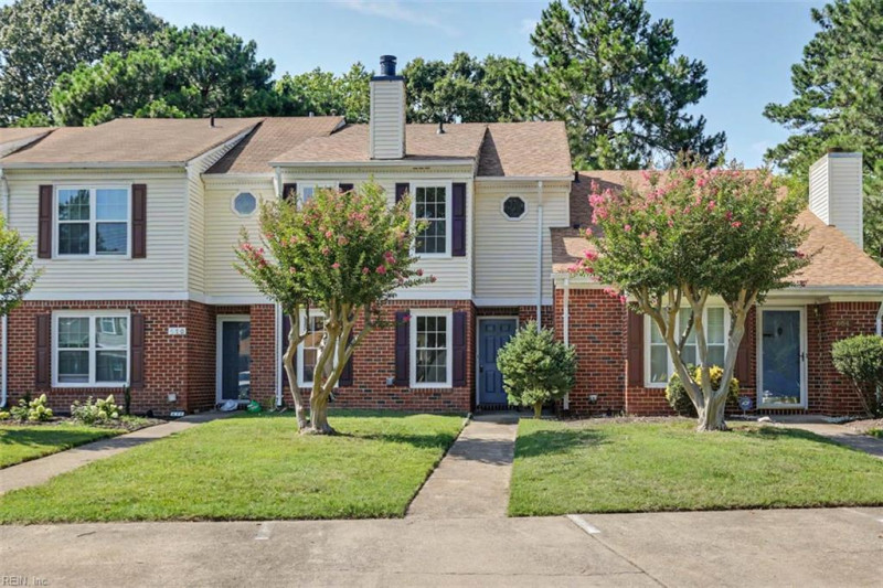 Photo 2 of 32 residential for sale in Hampton virginia