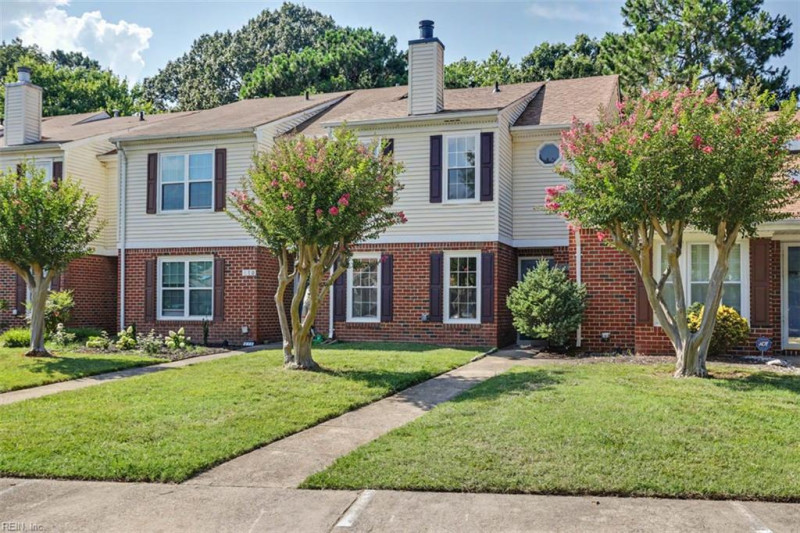 Photo 3 of 32 residential for sale in Hampton virginia