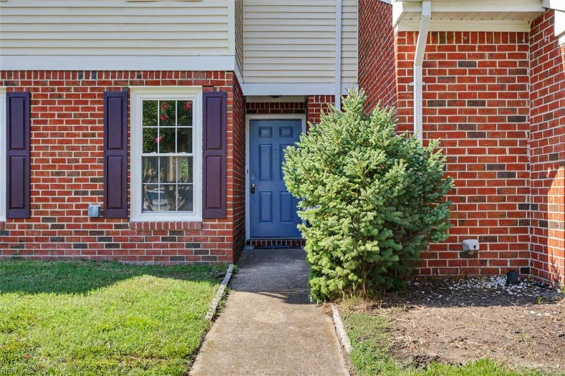 Photo 4 of 32 residential for sale in Hampton virginia