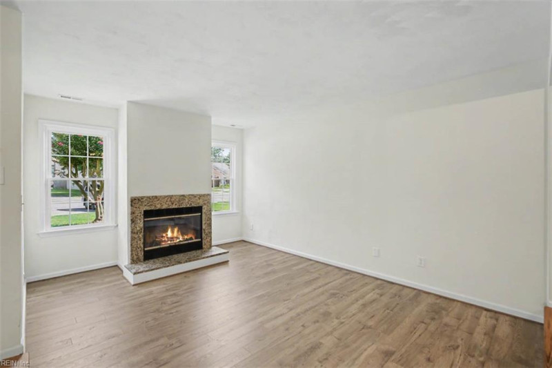 Photo 7 of 32 residential for sale in Hampton virginia