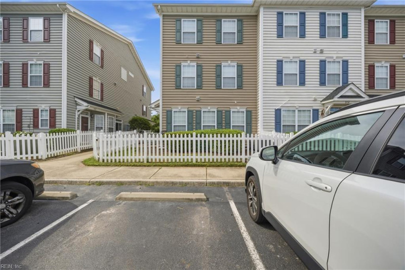 Photo 3 of 43 residential for sale in Suffolk virginia Photo 3 of 43 residential for sale in Suffolk virginia