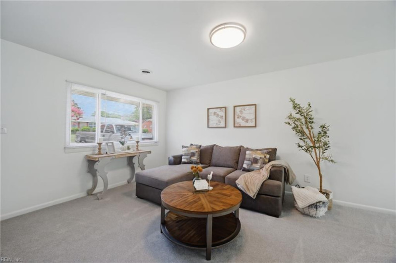 Photo 4 of 33 residential for sale in Newport News virginia