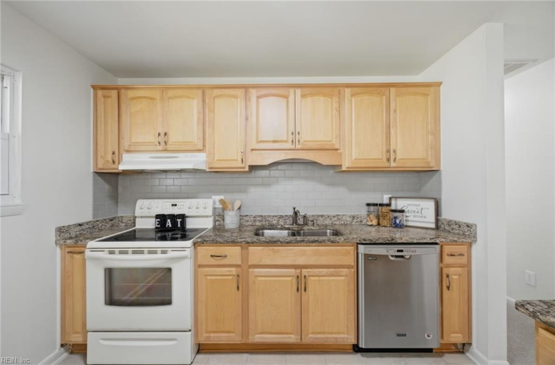 Photo 7 of 33 residential for sale in Newport News virginia