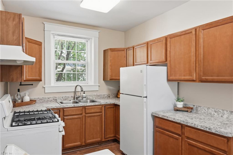 Photo 11 of 23 residential for sale in Norfolk virginia
