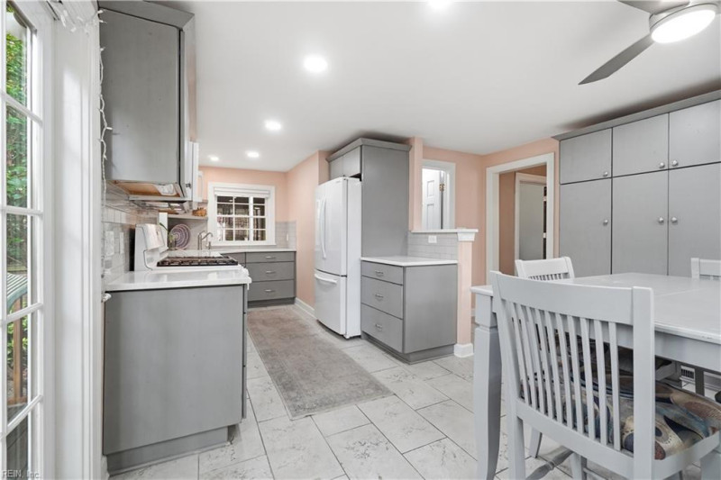 Photo 12 of 41 residential for sale in Norfolk virginia