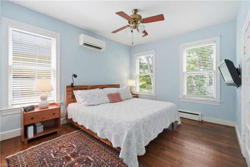 Photo 18 of 41 residential for sale in Norfolk virginia
