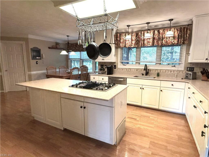 Photo 14 of 50 residential for sale in Chesapeake virginia