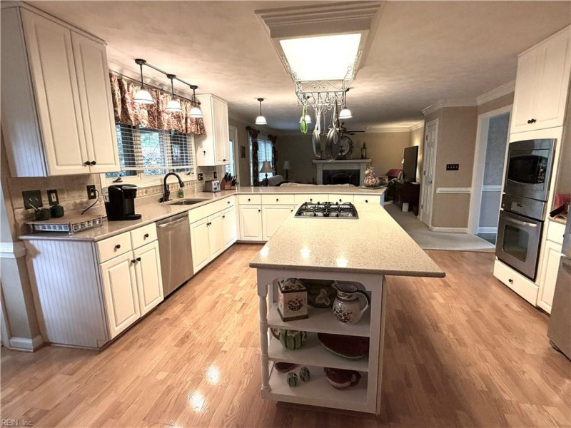 Photo 15 of 50 residential for sale in Chesapeake virginia