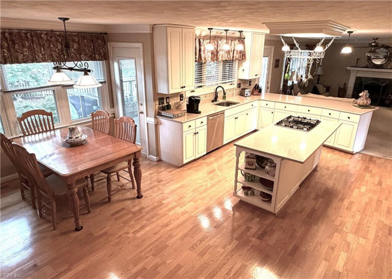 Photo 17 of 50 residential for sale in Chesapeake virginia