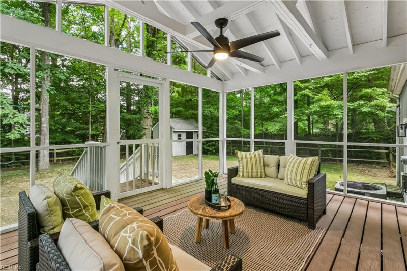 Photo 15 of 38 residential for sale in York County virginia