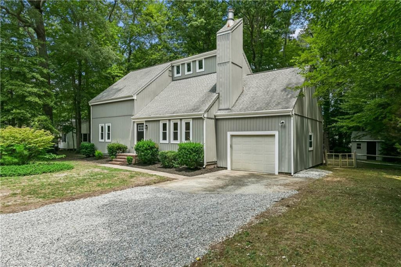 Photo 2 of 38 residential for sale in York County virginia