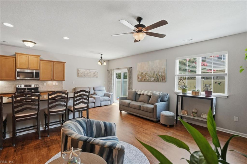 Photo 10 of 50 residential for sale in Chesapeake virginia