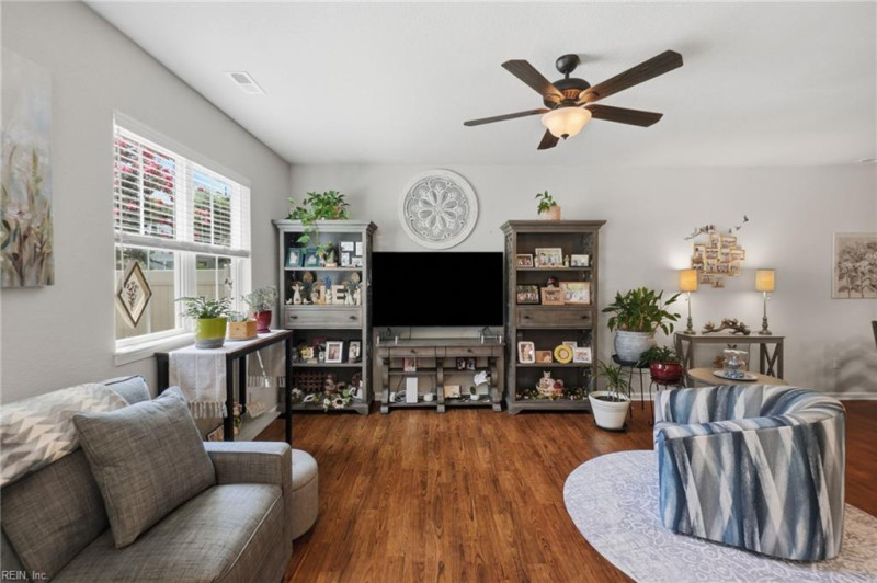 Photo 14 of 50 residential for sale in Chesapeake virginia