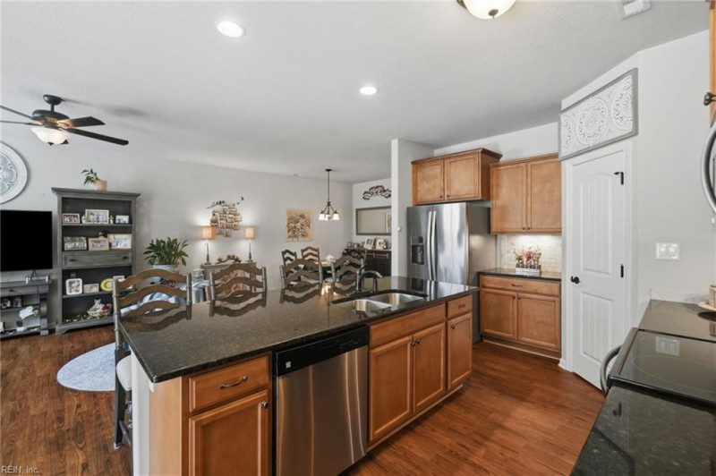 Photo 19 of 50 residential for sale in Chesapeake virginia