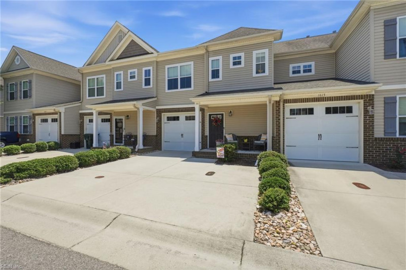 Photo 3 of 50 residential for sale in Chesapeake virginia