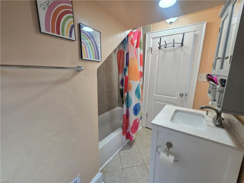 Photo 21 of 35 residential for sale in Portsmouth virginia