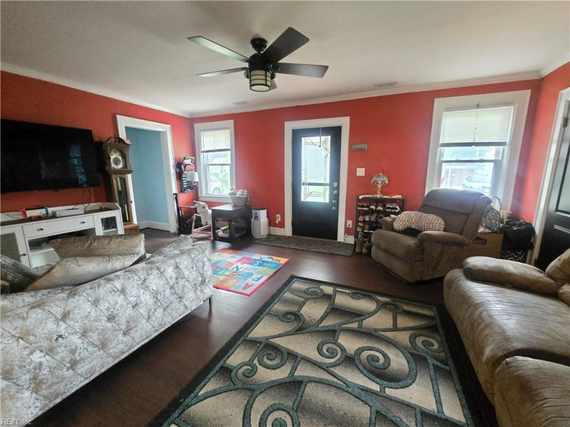 Photo 4 of 35 residential for sale in Portsmouth virginia
