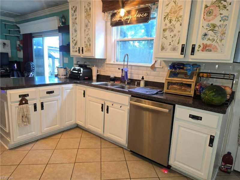 Photo 7 of 35 residential for sale in Portsmouth virginia