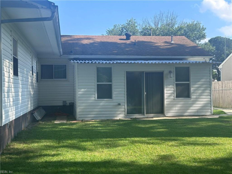Photo 11 of 19 residential for sale in Hampton virginia