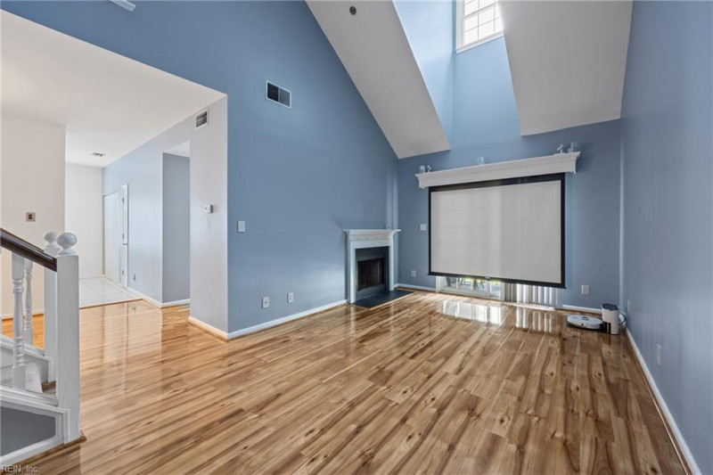 Photo 7 of 34 residential for sale in Norfolk virginia