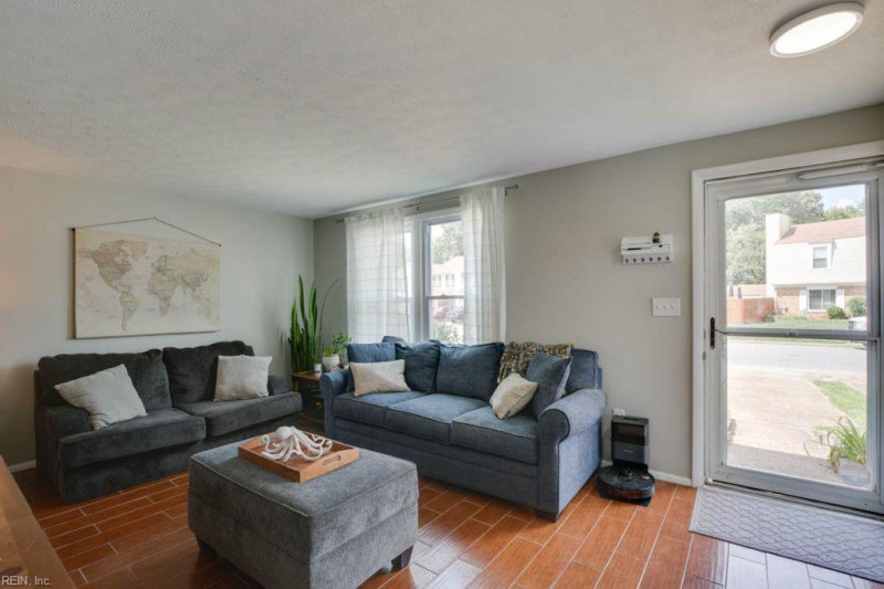 Photo 4 of 23 residential for sale in Virginia Beach virginia