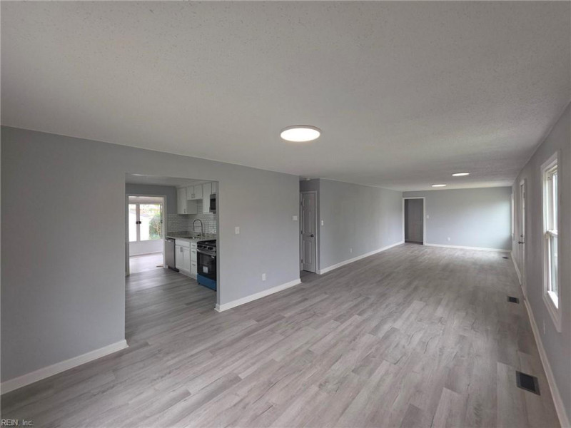 Photo 11 of 25 residential for sale in Portsmouth virginia