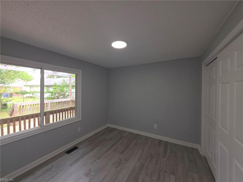 Photo 17 of 25 residential for sale in Portsmouth virginia