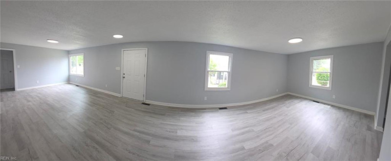 Photo 18 of 25 residential for sale in Portsmouth virginia