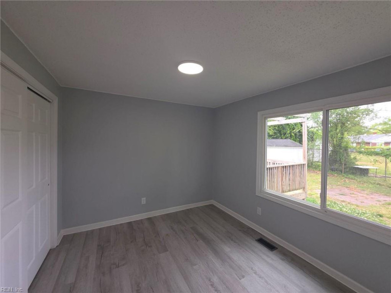 Photo 19 of 25 residential for sale in Portsmouth virginia