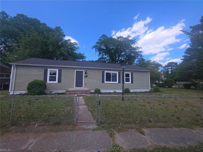 Photo 2 of 25 residential for sale in Portsmouth virginia
