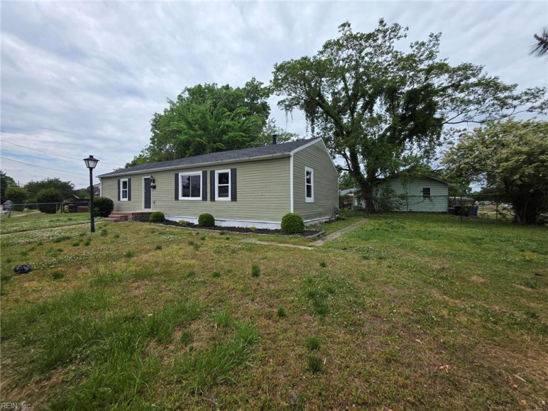 Photo 3 of 25 residential for sale in Portsmouth virginia