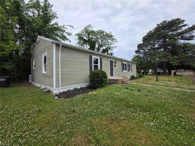 Photo 4 of 25 residential for sale in Portsmouth virginia