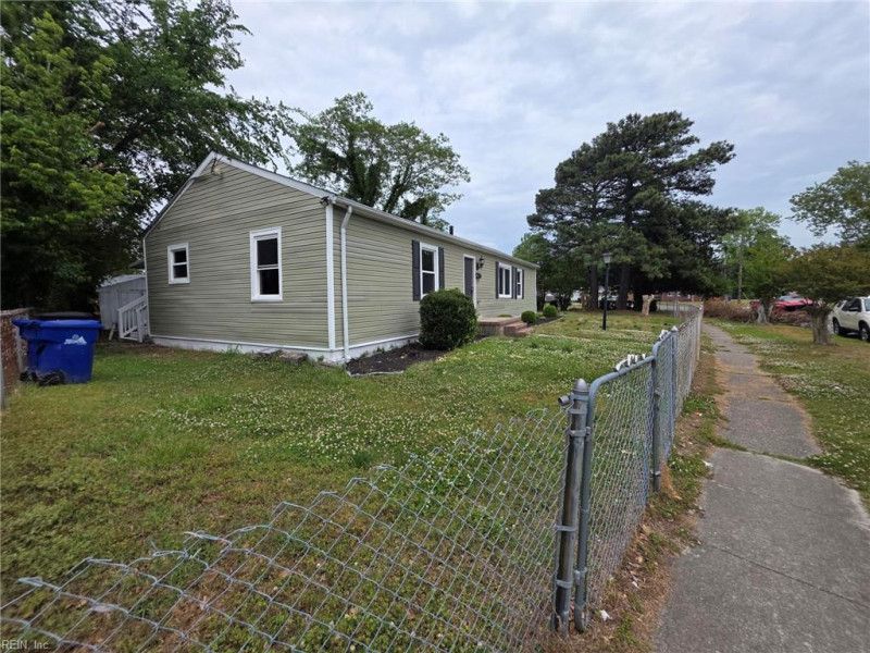 Photo 5 of 25 residential for sale in Portsmouth virginia