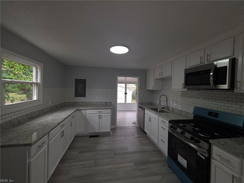 Photo 9 of 25 residential for sale in Portsmouth virginia