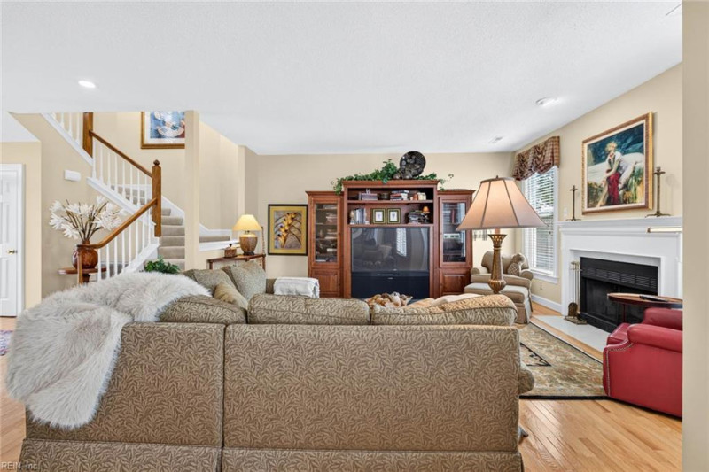 Photo 5 of 43 residential for sale in Virginia Beach virginia
