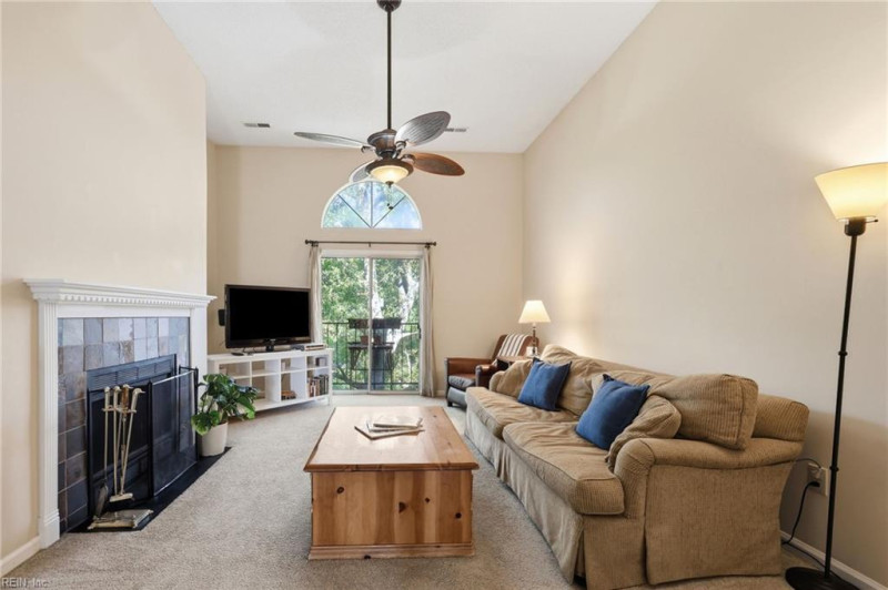 Photo 12 of 41 residential for sale in Norfolk virginia