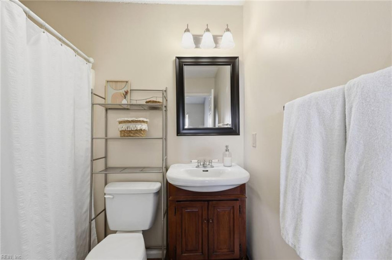 Photo 17 of 41 residential for sale in Norfolk virginia