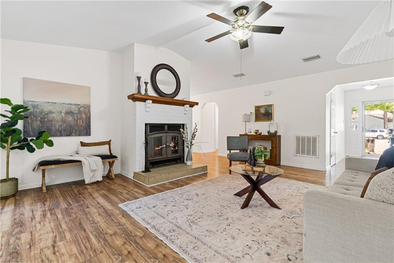 Photo 10 of 41 residential for sale in Virginia Beach virginia