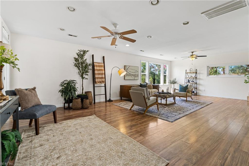 Photo 12 of 41 residential for sale in Virginia Beach virginia