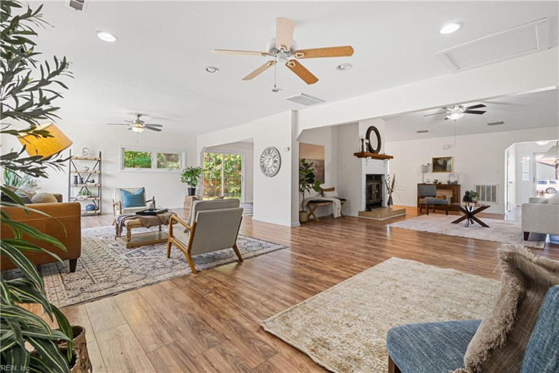 Photo 13 of 41 residential for sale in Virginia Beach virginia
