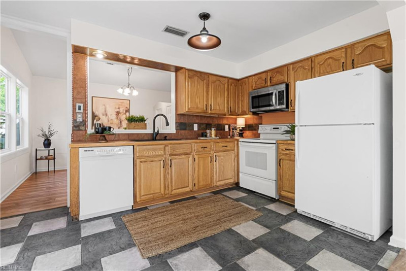 Photo 18 of 41 residential for sale in Virginia Beach virginia