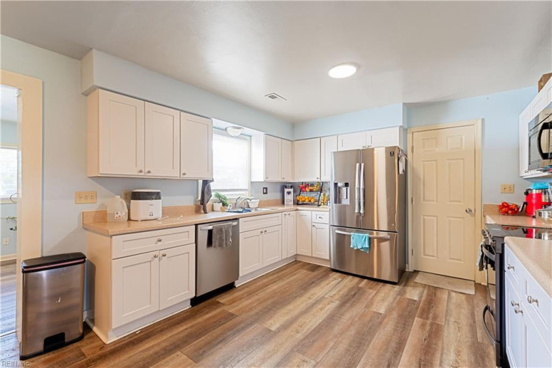 Photo 11 of 42 residential for sale in Chesapeake virginia