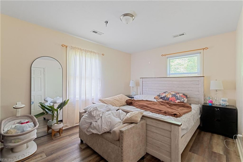 Photo 14 of 42 residential for sale in Chesapeake virginia