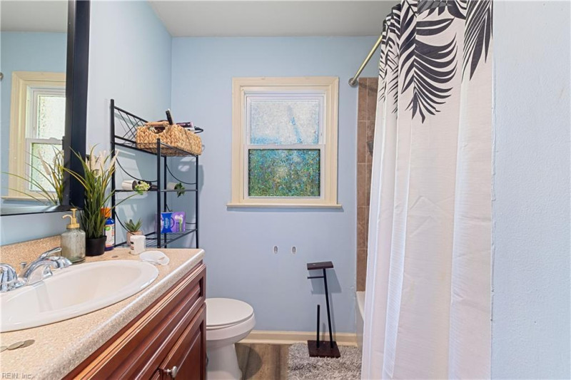 Photo 16 of 42 residential for sale in Chesapeake virginia