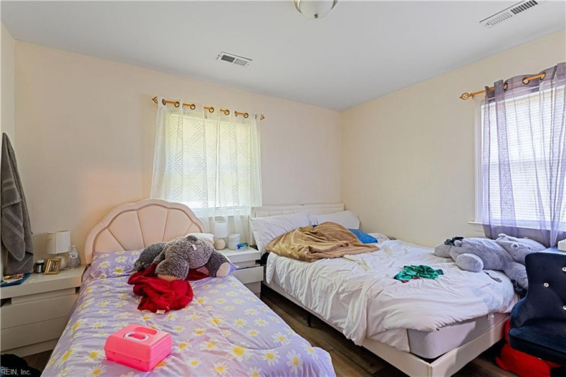 Photo 18 of 42 residential for sale in Chesapeake virginia