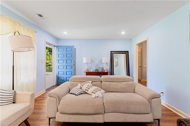 Photo 6 of 42 residential for sale in Chesapeake virginia