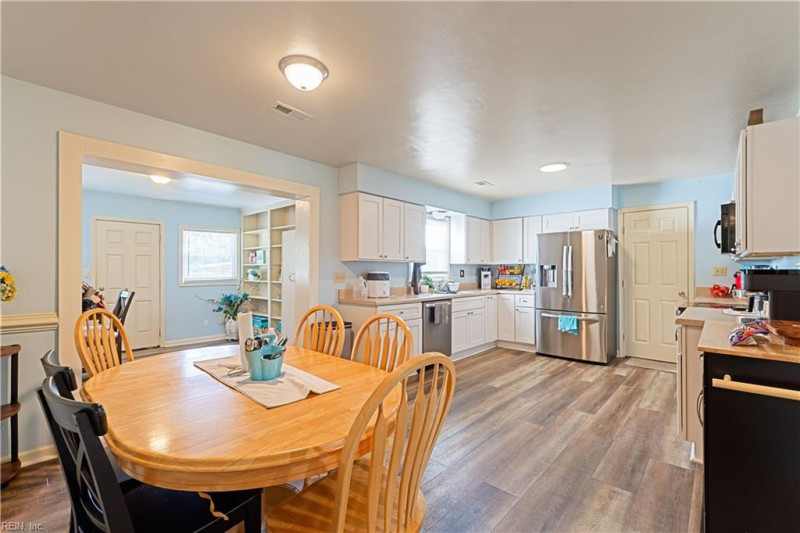 Photo 8 of 42 residential for sale in Chesapeake virginia